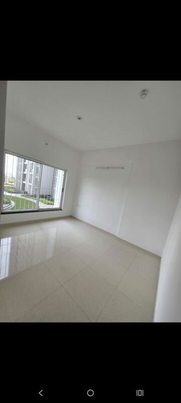 Room in 2 BHK Apartment at Runwal The Central Park, Chinchwad – for Rent