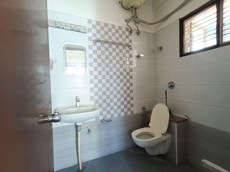 Bathroom, hsr layout 2 Bedroom 1200 Sq.Ft. Builder Floor In Hsr Layout Bangalore 10067810