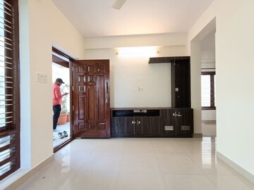 Room in 2 BHK Builder Floor at Hsr Layout – for Rent