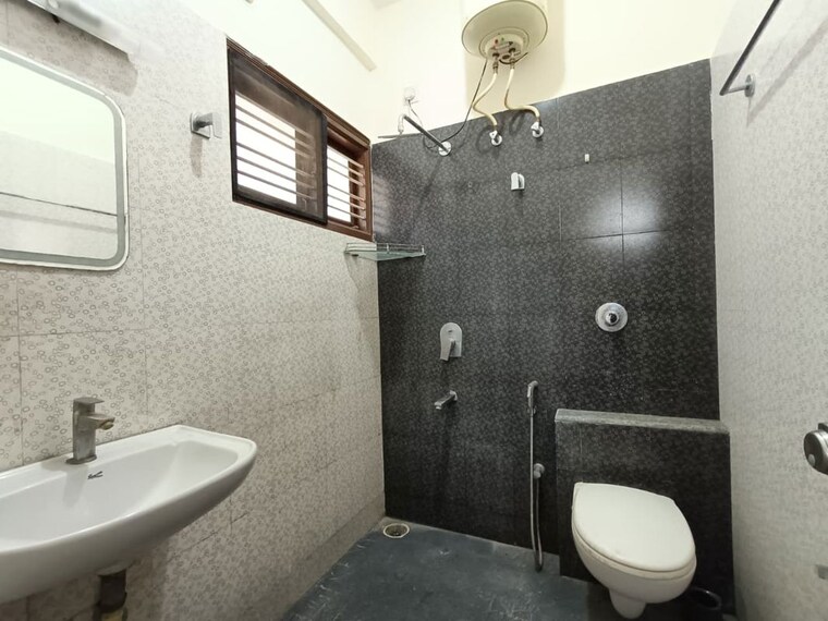 Bathroom, hsr layout 2 Bedroom 1200 Sq.Ft. Builder Floor In Hsr Layout Bangalore 10067810