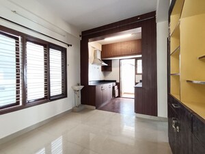 Room in 2 BHK Builder Floor at Hsr Layout – for Rent
