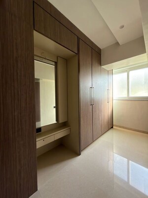 Room in 4 BHK Apartment at Rama Krishna, Khar West – for Rent