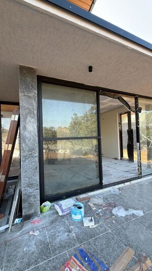 Room in 4 BHK Apartment at Rama Krishna, Khar West – for Rent