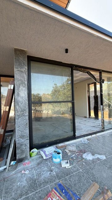 Room in 4 BHK Apartment at Rama Krishna, Khar West – for Rent