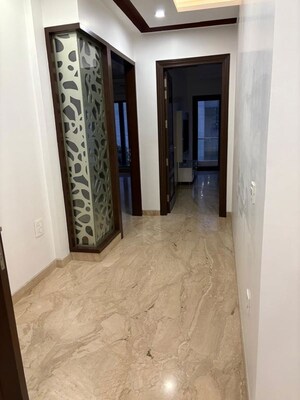 Room in 3 BHK Builder Floor at DLF Atria, Dlf Phase ii – for Rent