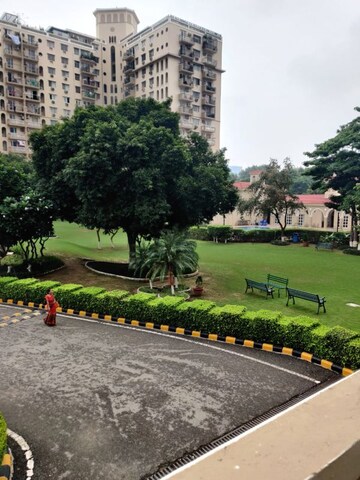 4 BHK Apartment – Garden View at DLF Oakwood Estate, Dlf Phase ii - for Rent