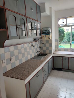 Kitchen in 4 BHK Apartment at DLF Oakwood Estate, Dlf Phase ii – for Rent