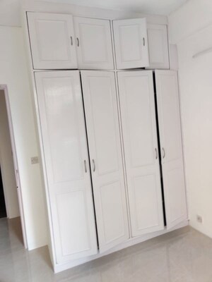 Building Lobby in 4 BHK Apartment at DLF Oakwood Estate, Dlf Phase ii – for Rent