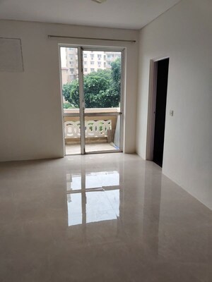 Room in 4 BHK Apartment at DLF Oakwood Estate, Dlf Phase ii – for Rent