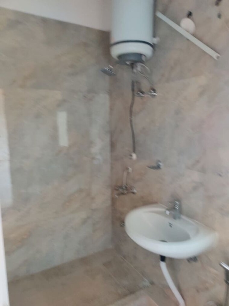 Bathroom, dlf-oakwood-estate 4 Bedroom 1767 Sq.Ft. Apartment In Dlf Phase ii Gurgaon 10067890