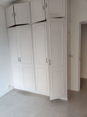 Building Lobby in 4 BHK Apartment at DLF Oakwood Estate, Dlf Phase ii – for Rent