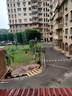 4 BHK + Servant Room Apartment For Rent in DLF Oakwood Estate