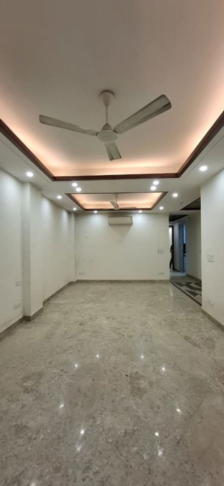 Room, defence colony 3 Bedroom 1953 Sq.Ft. Builder Floor In Defence Colony Delhi 10067893