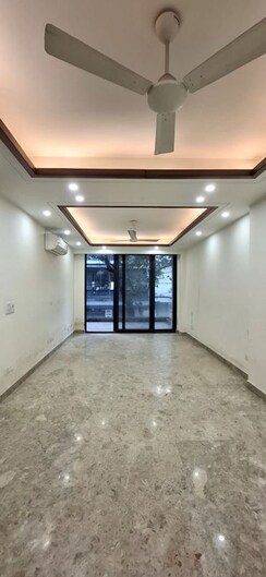 3 BHK + Servant Room Builder Floor For Rent in Defence Colony
