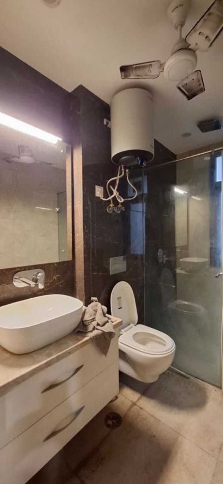 Bathroom, defence colony 3 Bedroom 1953 Sq.Ft. Builder Floor In Defence Colony Delhi 10067893
