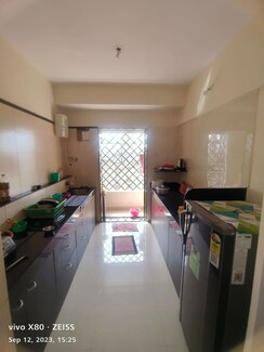 2 BHK + Store Room Apartment For Rent in Swapnalok Apartments Malad East