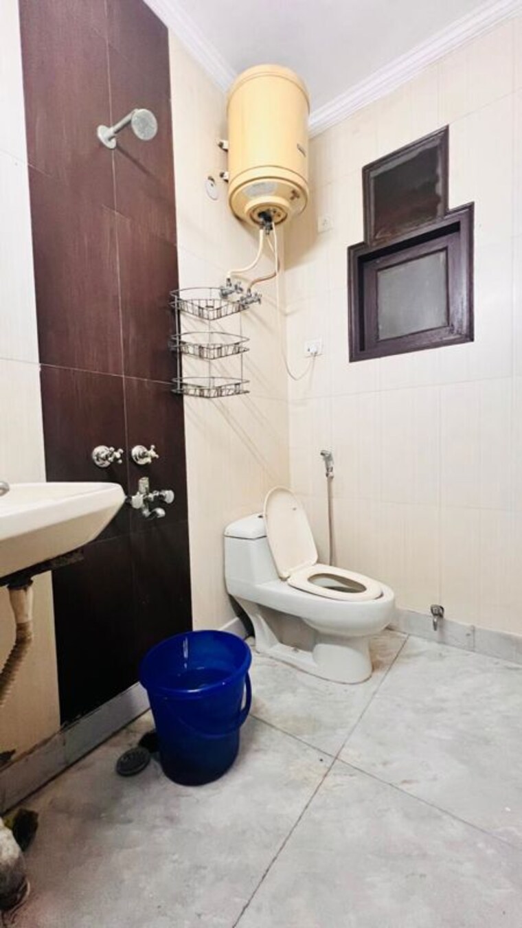 Bathroom, lajpat nagar 2 Bedroom 900 Sq.Ft. Builder Floor In Lajpat Nagar Delhi 10067992