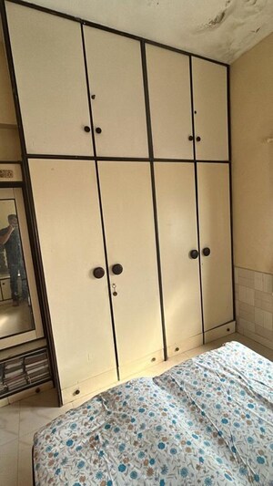 Furnished Amenities in 2.5 BHK Apartment at Zalawad Darshan CHS, Andheri West – for Rent