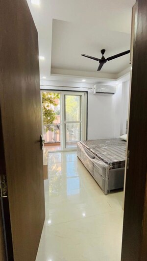 Bathroom in 2 BHK Builder Floor at DLF City Gurgaon, Sector 27 – for Rent