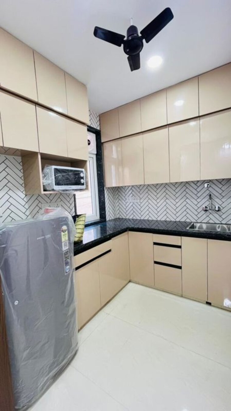 Kitchen, dlf-city-gurgaon 2 Bedroom 1000 Sq.Ft. Builder Floor In Sector 27 Gurgaon 10068004