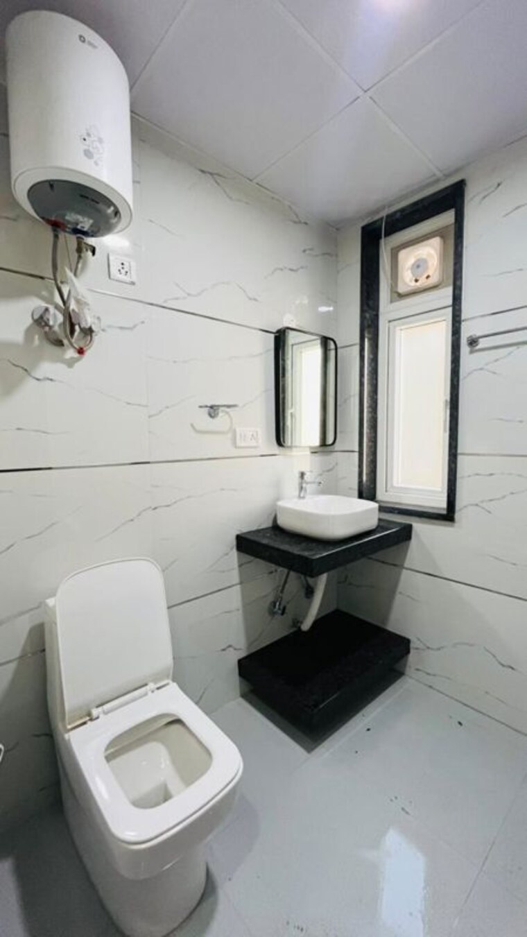 Bathroom, dlf-city-gurgaon 2 Bedroom 1000 Sq.Ft. Builder Floor In Sector 27 Gurgaon 10068004
