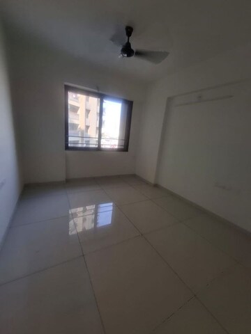 Room in 3 BHK Apartment at Naranpura – for Rent