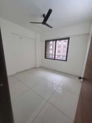 Room in 3 BHK Apartment at Naranpura – for Rent