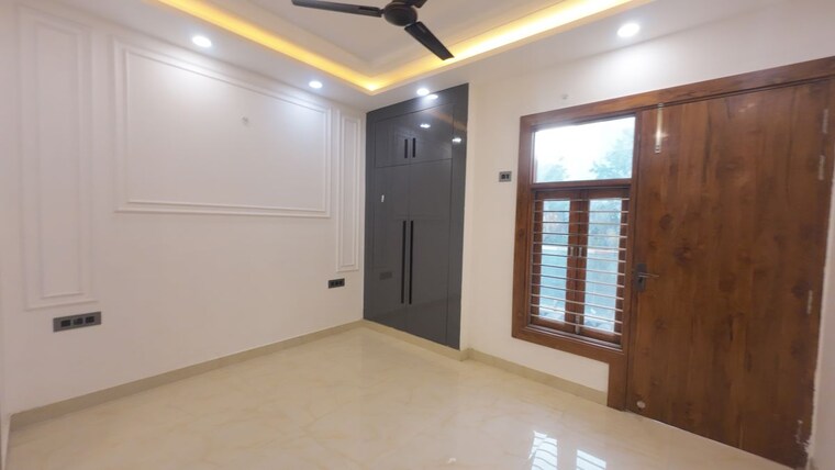 Room, puri-kohinoor 3 Bedroom 150 Sq.Yd. Builder Floor In Sector 89 Faridabad 10067723