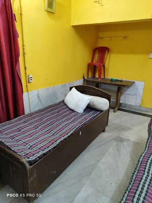 Bedroom in 1 RK Apartment at Arun Vihar Sector 37, Sector 37 – for Rent