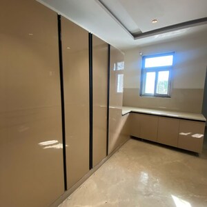 Room in 4 BHK Builder Floor at Sector 21a – for Rent