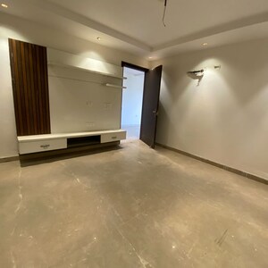 Room in 4 BHK Builder Floor at Sector 21a – for Rent