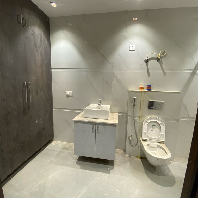 Bathroom, sector 21a 4 Bedroom 500 Sq.Yd. Builder Floor In Sector 21a Faridabad 10068058