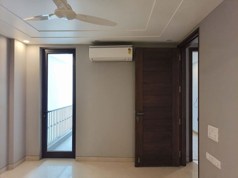 Room, kalkaji 3 Bedroom 1800 Sq.Yd. Builder Floor In Kalkaji Delhi 10057187