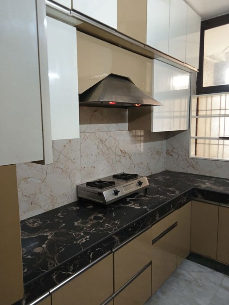 Kitchen, yatharth-delhi-heights 4 Bedroom 400 Sq.Yd. Apartment In Zone P ii Delhi 10068084