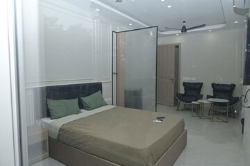 Bedroom in 1 BHK Builder Floor at Sector 42 – for Rent