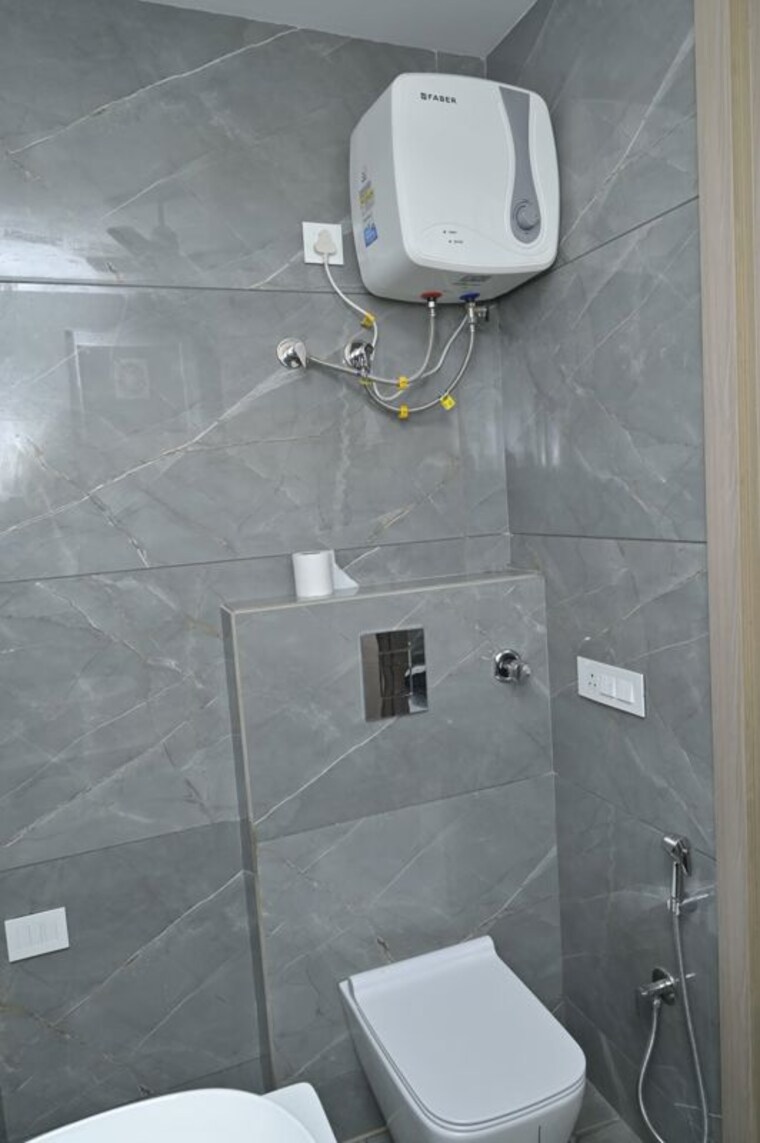 Bathroom, sector 42 1 Bedroom 2000 Sq.Ft. Builder Floor In Sector 42 Gurgaon 10068090
