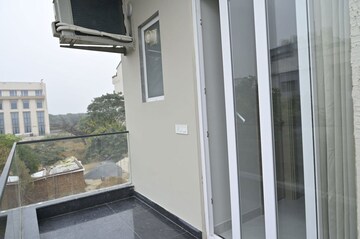 Balcony in 1 BHK Builder Floor at Sector 42 – for Rent