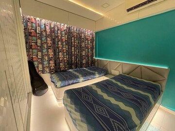 Bedroom in 2 BHK Apartment at Lalani Grandeur, Goregaon East – for Rent