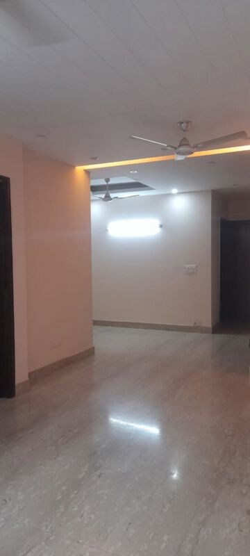 Room in 3 BHK Builder Floor at Kalkaji – for Rent
