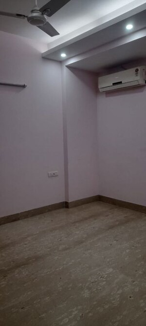 Room in 3 BHK Builder Floor at Kalkaji – for Rent