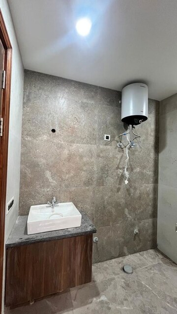 Furnished Amenities in 1 BHK Builder Floor at Dlf Cyber City, Sector 24 – for Rent