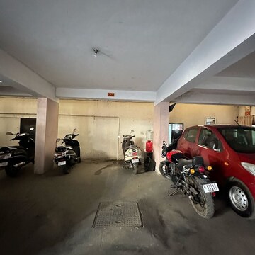 Parking in 3 BHK Apartment at Padmanabha Nagar – for Rent