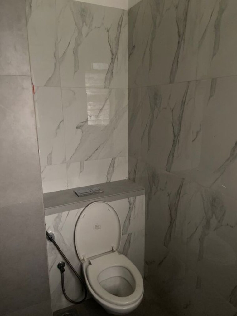Bathroom, goregaon west 2 Bedroom 710 Sq.Ft. Apartment In Goregaon West Mumbai 10068129