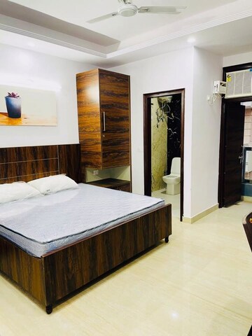 Bedroom in 1 RK Builder Floor at Dlf Cyber City, Sector 24 – for Rent