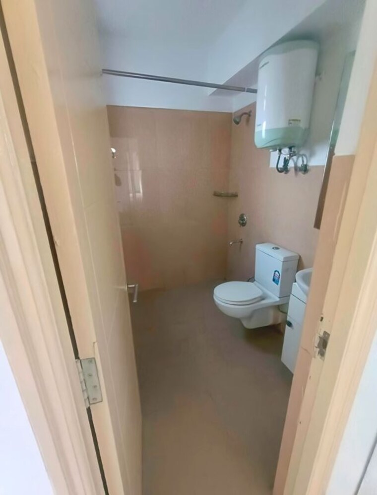 Bathroom, emaar-emerald-floors-premier 3 Bedroom 1650 Sq.Ft. Apartment In Sector 65 Gurgaon 10068179