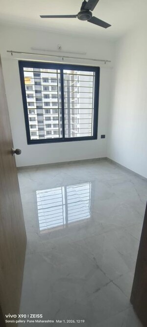 Room in 2 BHK Apartment at Unique Youtopia, Kharadi – for Rent