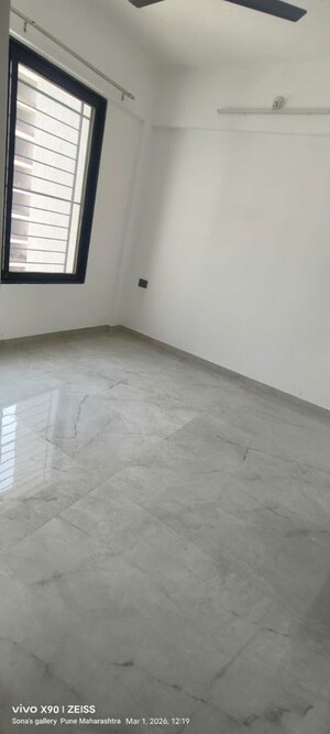 Room in 2 BHK Apartment at Unique Youtopia, Kharadi – for Rent