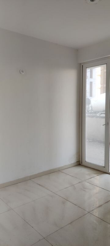 Room in 2 BHK Apartment at Omaxe The Resort, South Mullanpur – for Sale