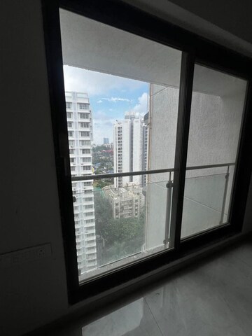 Room in 3 BHK Apartment at Je And Vee Om Trimurti, Malad East – for Rent