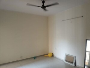 Room in 2 BHK Apartment at Himalaya Pride, Tech Zone 4 Greater Noida – for Rent